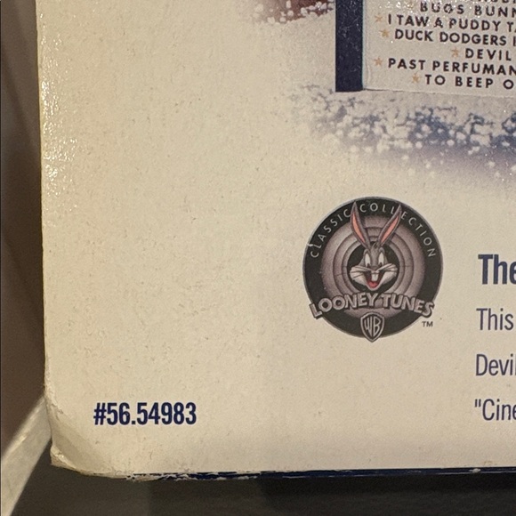 Dept 56 The Looney Tunes Animation Film Festival The Original Snow Village 54983 - Picture 4 of 14